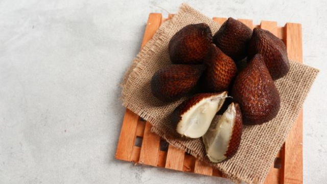 6 Manfaat Buah Salak untuk Kesehatan Tubuh